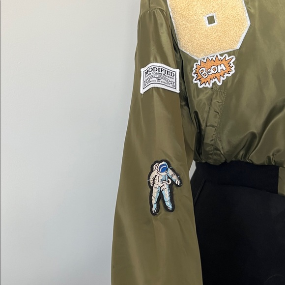 Jacket - Picture 4 of 4